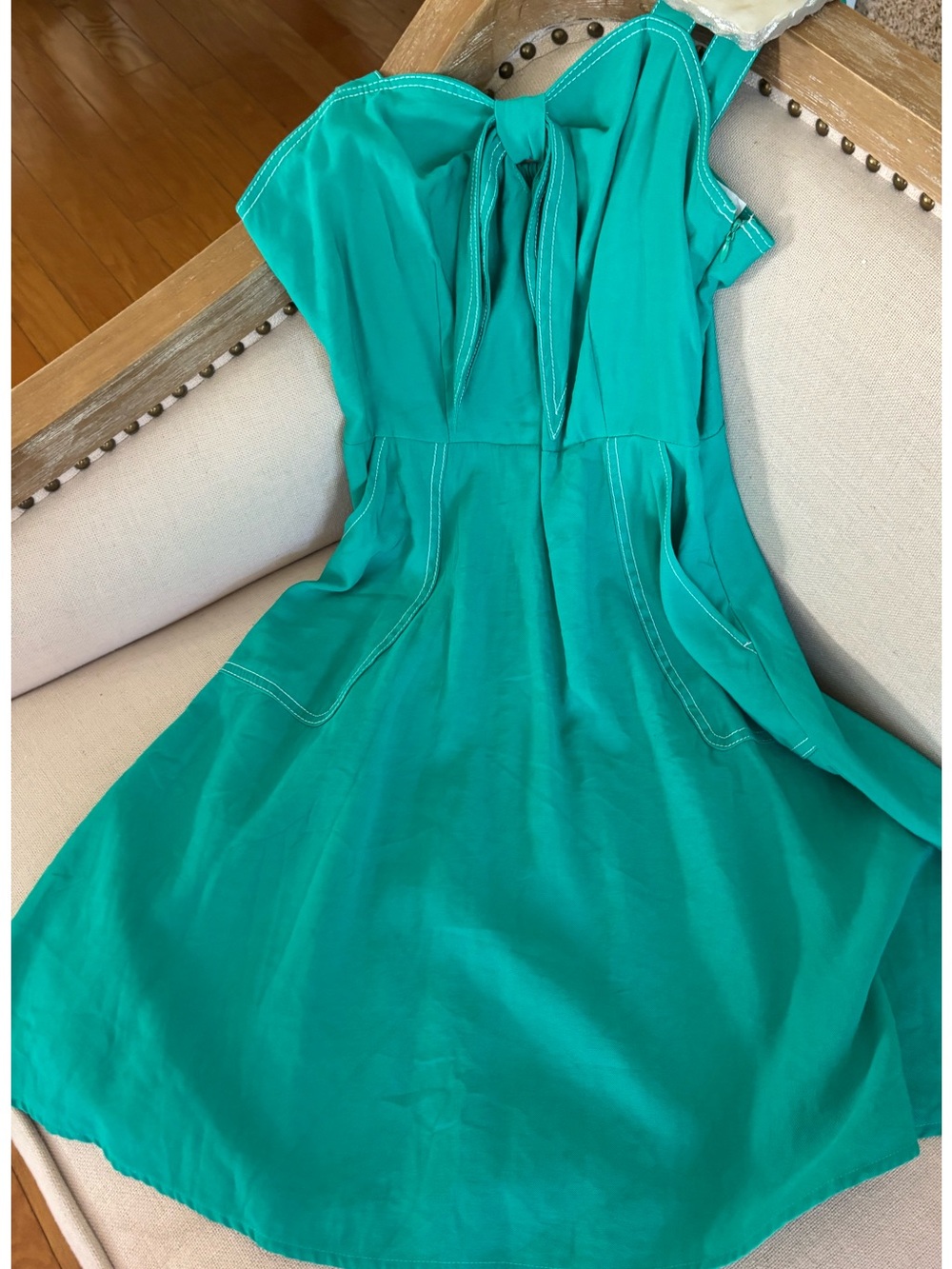 Retro Green Tie-Front Dress. Totally 50s housewife style!